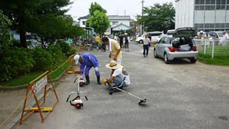 小学校の草刈